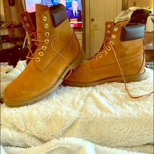 ❤️SOLD ON M❤️Timberland Men’s Boots in Wheat